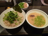 「つけ麺　大（750円）+お得なセット（300円）」@鶏そば 雫一の写真