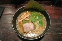 「塩ラ－メン」@らーめん&だいにんぐBAR MoguYa 三軒茶屋店の写真