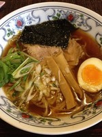 「小宮山ﾗｰﾒﾝ￥650＋ﾐﾆｶﾚｰ￥300＋水餃子￥150」@居處 小宮山の写真