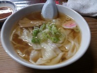 「ミニラーメン４５０円＋わんたん３５０円」@らーめん横丁の写真