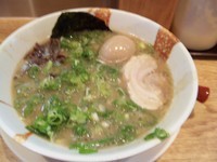 「ねぎラーメン+味玉」@らーめん 由宇松本の写真