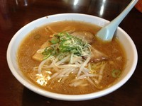 「味噌ラーメン　５００円」@萬屋の写真
