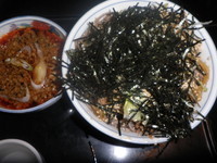 「冷たい肉ソバ（８５０円）大盛（１００円）」@そば処 港屋MINATOYAの写真