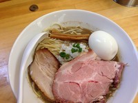 「濃厚煮干そば（白）+燻製チャーシュー+卵+和え玉」@煮干中華ソバ イチカワの写真