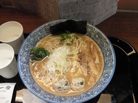 「濃厚魚介らーめん(中盛ｻｰﾋﾞｽ)￥750」@麺屋 一燈 ラゾーナ川崎店の写真