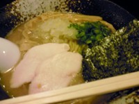 「濃厚鶏醤油ラーメン ￥750」@麺匠ようすけ 鶏煮亭の写真