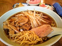 「焼肉ラーメン」@大使館の写真