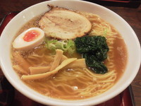 「新正油らーめん（大盛り）　＋餃子：サービス券」@ちゃあしゅう屋 あづみ野店の写真