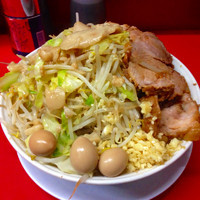 「特大豚ダブルラーメン＋ウズラ」@ラーメン二郎 大宮店の写真