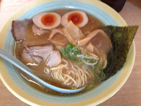 「豚骨醤油ラーメン＋サービス小ライス」@中華料理 松ちゃんの写真