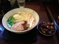 「煮ちゃ-しゅ-麺+味玉+焼豚」@麺らいけんの写真