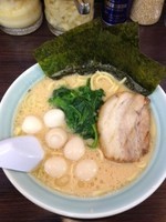 「醤油ラーメン＋ウズラ」@横浜家系ラーメン 魂心家 イオン港店の写真