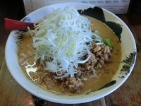 「赤担々麺(太麺)+大盛+肉みそ増し+ねぎ増し」@担々麺屋 炎の写真