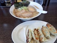 「豚骨餃子セット（900円）大盛」@福星らーめんの写真