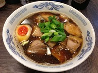「肉そば(黒醤油仕立) (850円)」@中華そば 無限の写真