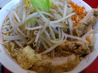 「豚ラーメン　ニンニク・辛揚げ　￥850」@千里眼の写真