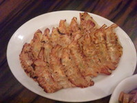 「餃子2枚(330円×2)」@元祖餃子舗 珉珉 錦糸町店の写真