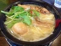 「濃厚鶏そば（６８２円）＋味玉（１００円　クーポン使用で無料）」@とりの助 上里店の写真