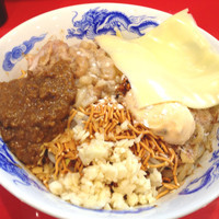 「特製まぜそば極み¥850+スライスチーズ¥80」@ジャンプの写真