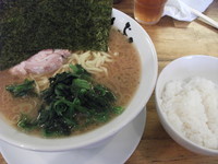 「らーめん+小ライス」@横浜家系 麺屋はやぶさの写真