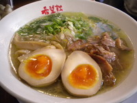 「鶏塩ラーメン味玉付き850円（細麺）」@希望軒 新宿三丁目店の写真