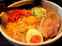 「納豆キムチあぶらめん ￥800＋卵黄￥50」@中屋の写真