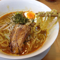 「カレーラーメン、小ライス」@魔女のカレーの写真