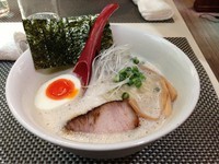 「豚骨ラーメン」@Fine Tuned Ramen with Music Bee Hiveの写真
