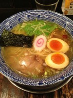 「塩ラーメン + 味付玉子」@くじら軒 横浜本店の写真