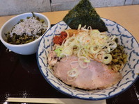 「辛油そば + 高菜しらす丼セット」@兎に角 another leafの写真