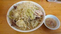 「ラーメン（700円）ニンニクヤサイアブラ」@ラーメン もみじ屋の写真