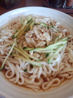 「冷やしピリ辛肉うどん580円」@山田うどん 弥平店の写真
