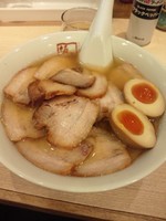 「チャーシュー麺850円、味玉100円」@喜多方ラーメン坂内 新宿西口思い出横丁店の写真