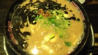「黒とんこつ（麺硬め）+替え玉」@がむしゃら 東京中野店の写真