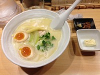 「鶏白湯並 味玉 ガーリックバター」@銀座 篝の写真