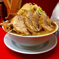 「特大豚ダブル＋ウズラ」@ラーメン二郎 大宮店の写真