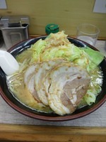 「MEGAラーメン800円(インスパ)」@横濱家系らーめん 三國家 南本宿店の写真