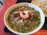 「炒飯とタン麺のセット　750円」@李家の写真