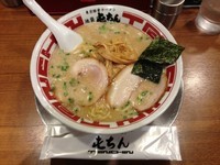 「東京豚骨ラーメン（中盛（1.5玉））」@屯ちん 赤坂見附店の写真
