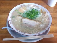 「豚骨らーめん」@中華そば専門 めんやいただきの写真