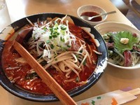 「旨辛ラーメン 850円＋ミニサーロインステーキ寿司丼ぶり」@グランディールの写真