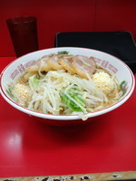 「ラーメン麺固め(ニンニクマシ)６８０円＋チャーシュー２００円」@赤ひげラーメンの写真