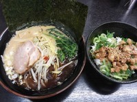 「味噌豚骨ラーメン　豚飯セット【1100円】」@松壱家 藤沢本店の写真