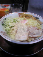 「油そば＋生卵と背油」@NIKU×NIBO さいころ 立川店の写真