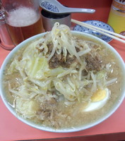 「富士丸ラーメン、麺少なめ、野菜、ニンニク、アブラ」@ラーメン富士丸 神谷本店の写真