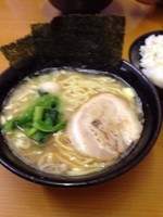 「ラーメン並み+小ライス」@横浜家系ラーメン すずき家の写真