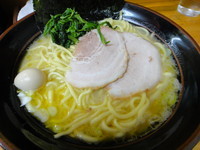 「塩ラーメン・中」@横浜ラーメン 湘家 前橋店の写真