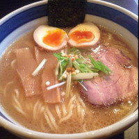 「鰹と昆布の醤油そば+味玉+大盛り」@九段 斑鳩の写真