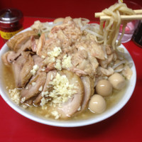 「小豚うずら（ヤサイニンニクアブラ）」@ラーメン二郎 西台駅前店の写真