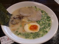 「鉄釜ラーメン６８０円＋替え玉１００円」@久留米ラーメン 小龍包 涌井商店の写真